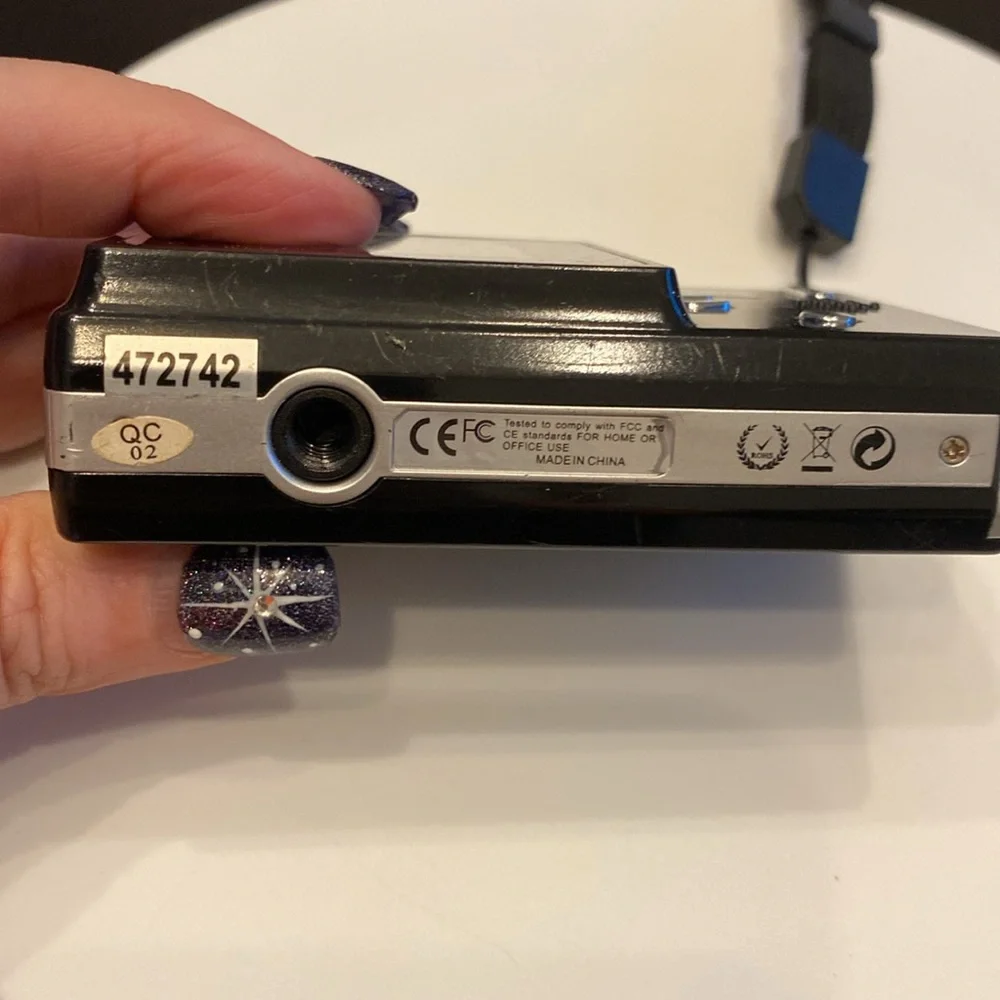 Walgreens 5.1MP 4x Zoom Takes Up To 50 Photos Indoor Outdoor